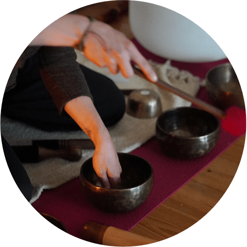Voyage sonore en fin de cours de yoga à Lyon 1, studio CHANKA